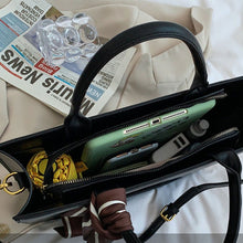 Load image into Gallery viewer, TBD06041557_B5.jpg@c508c2f77a26bcc976c3a11c100ac0ba