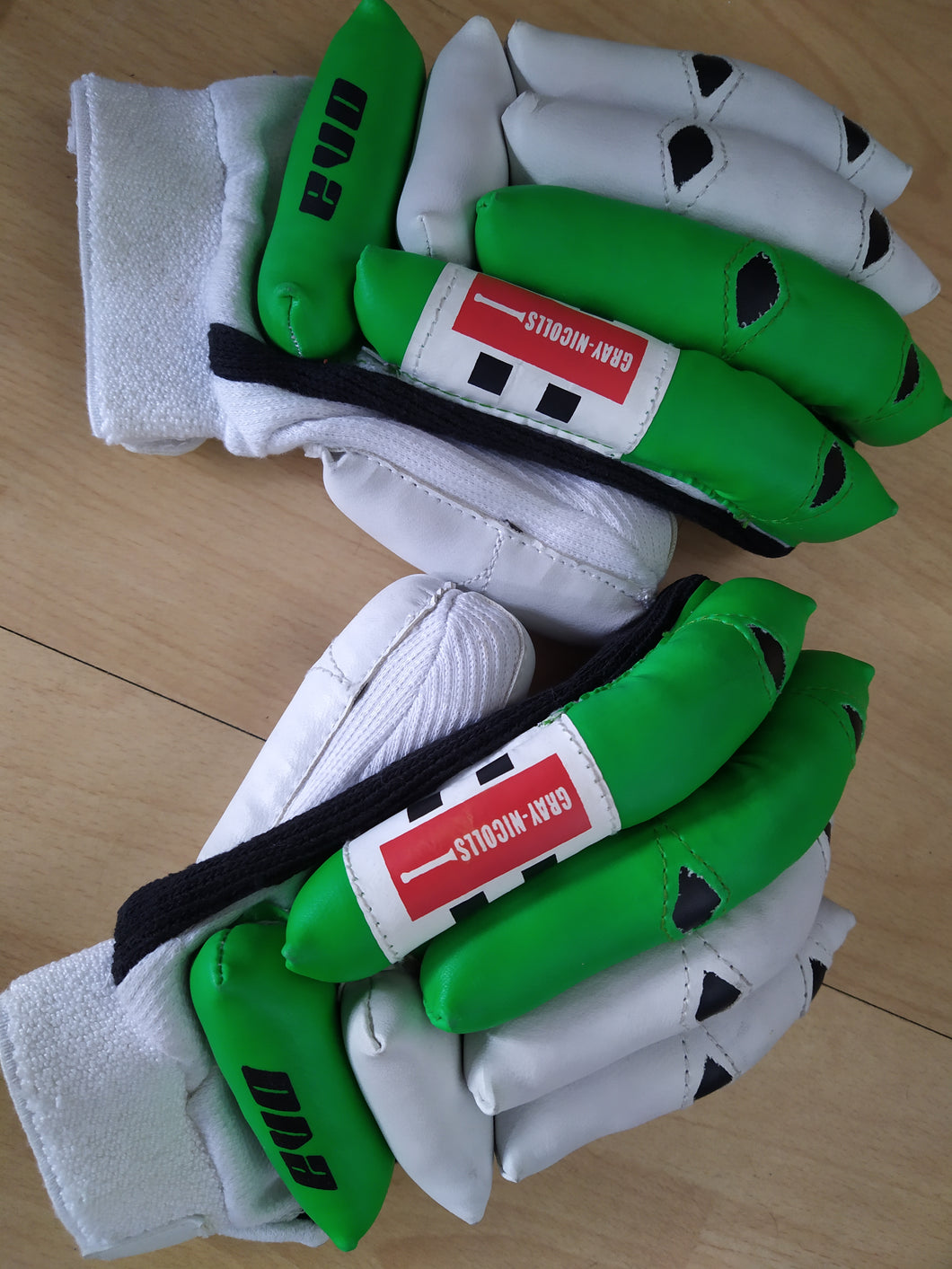 GRAY NICOLLS Evo Right Handed Boy's Batting Gloves