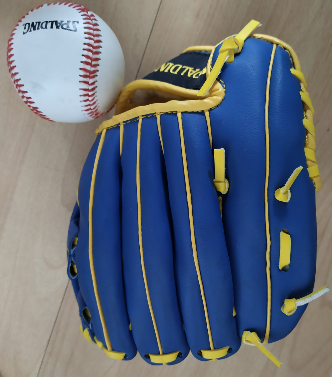 SPALDING Child's Baseball Glove + Ball